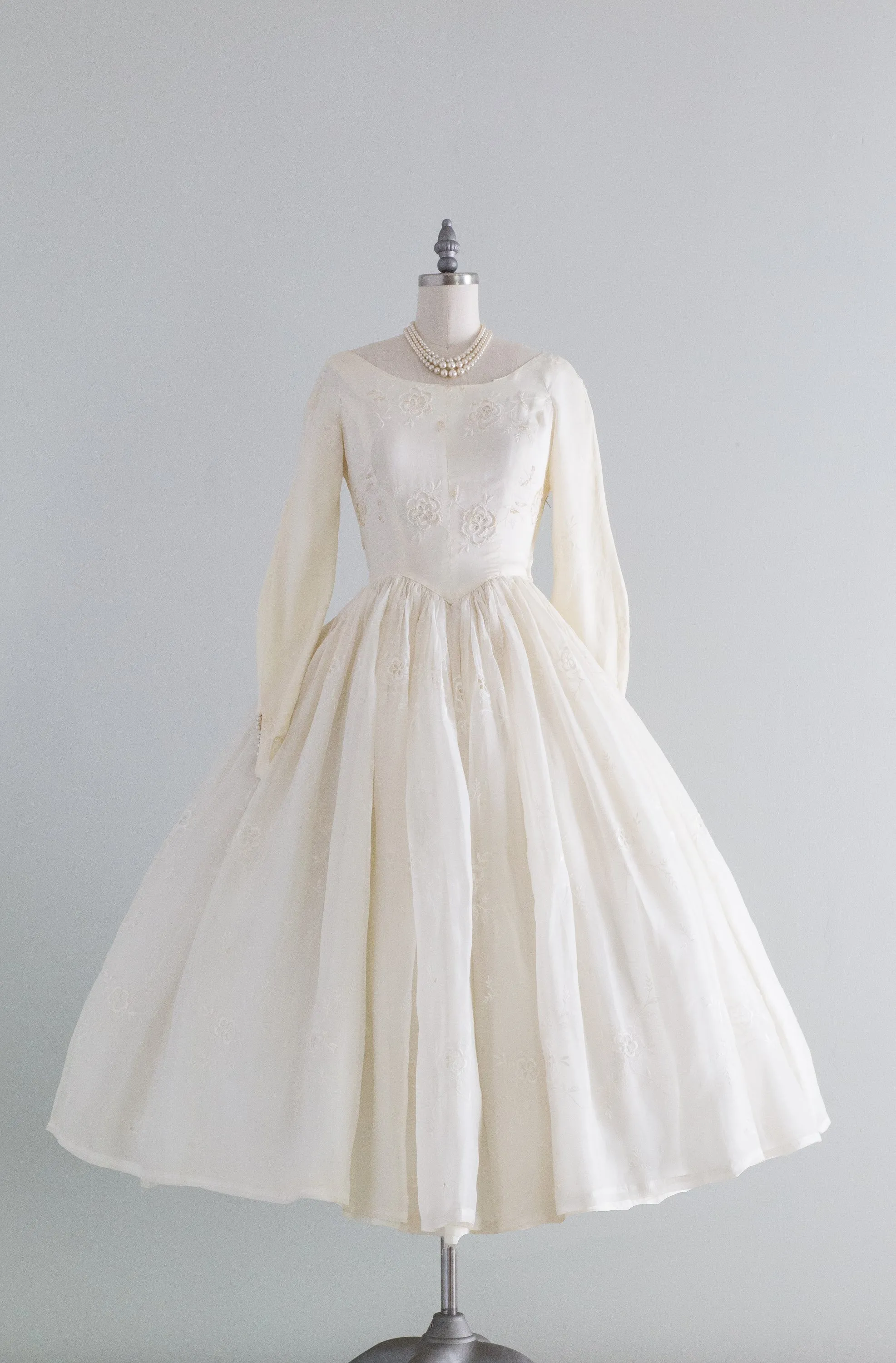 Beautiful 1950's Tea Length Wedding Dress In Cotton Eyelet / Small