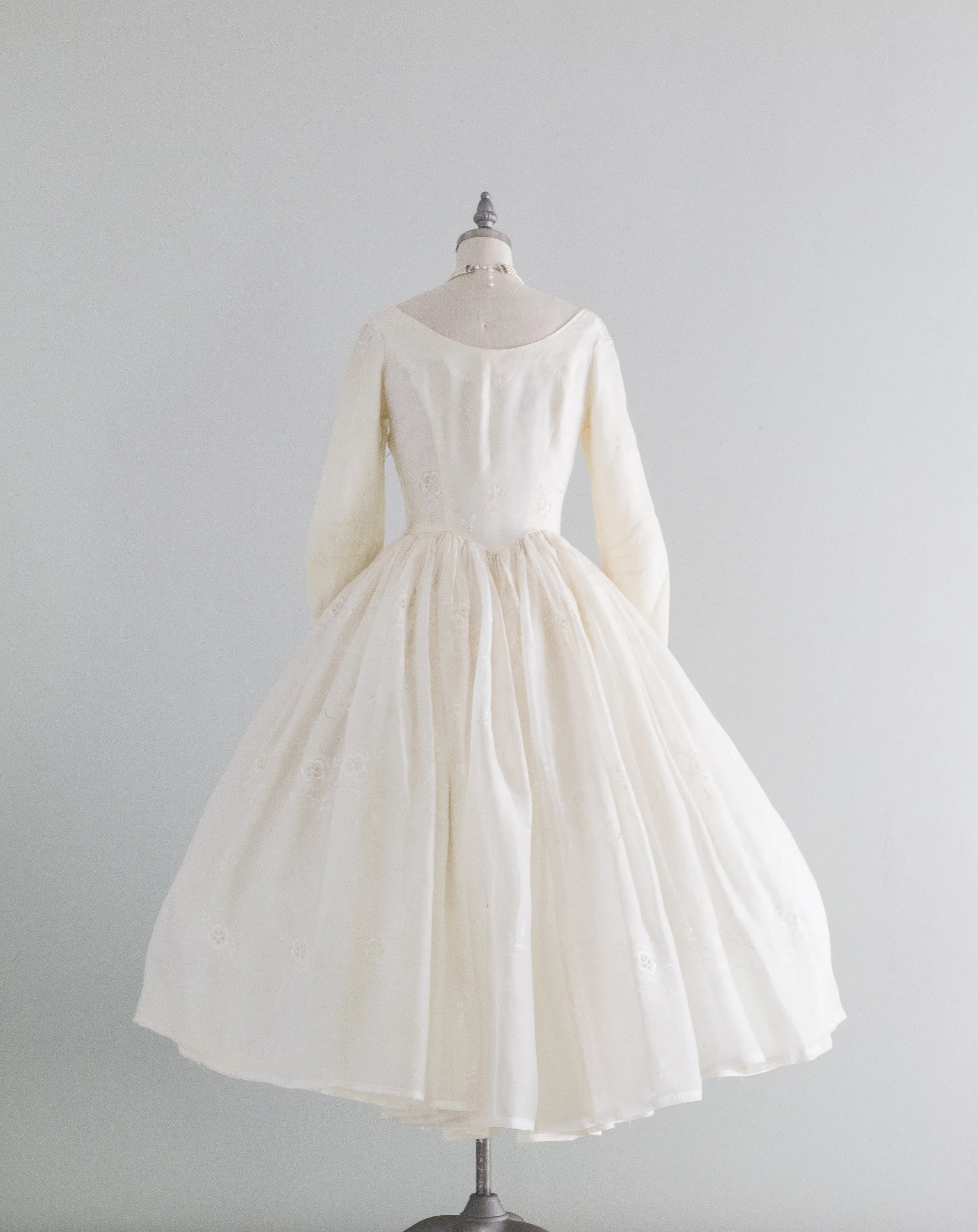 Beautiful 1950's Tea Length Wedding Dress In Cotton Eyelet / Small