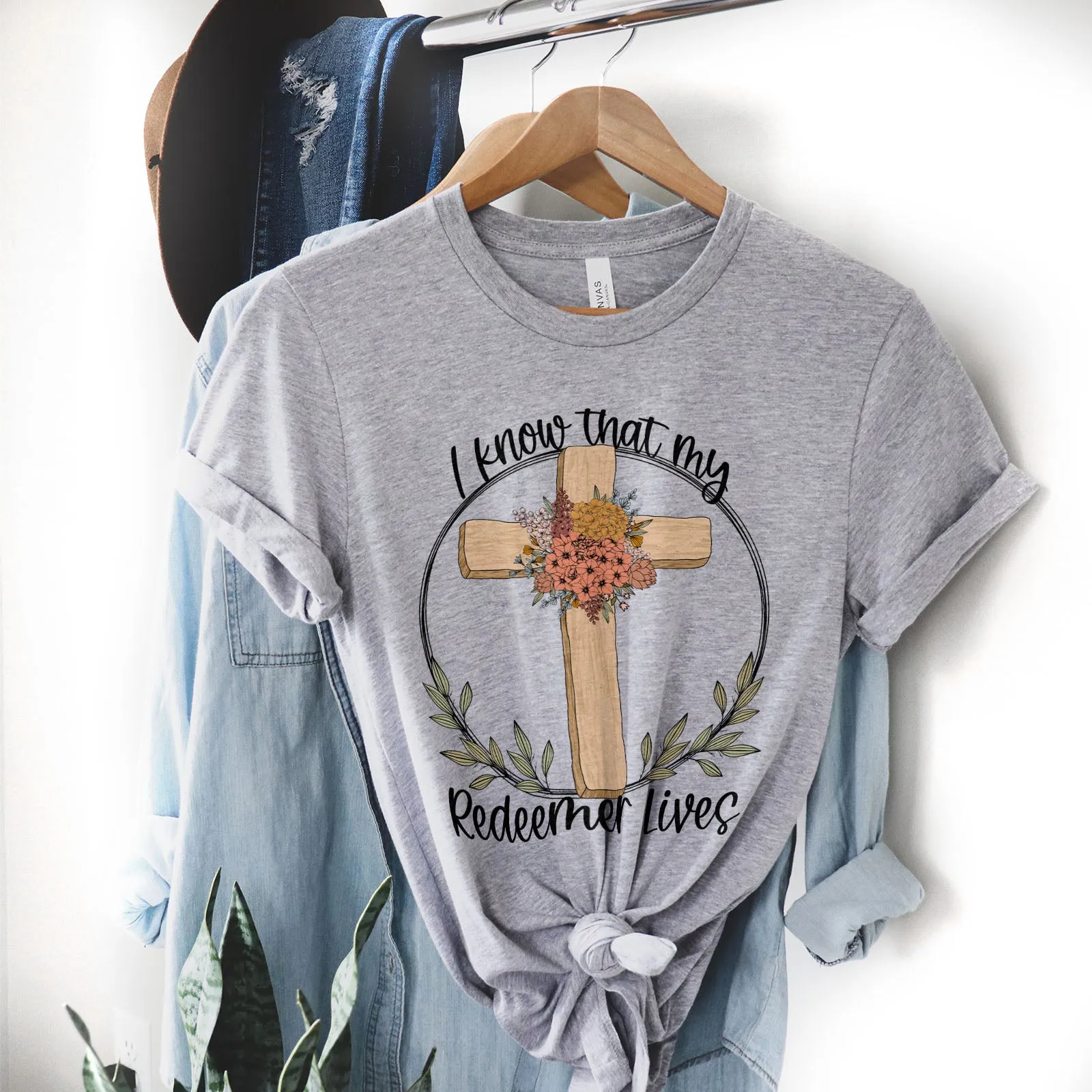 I Know That My Redeemer Lives Easter Cross Floral Tee